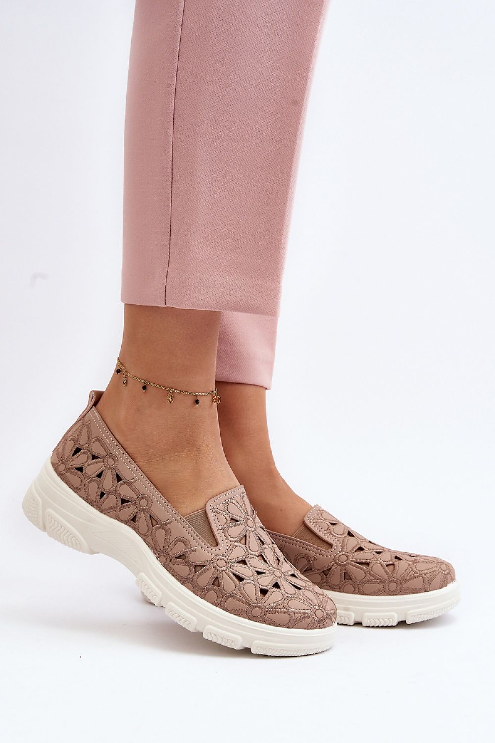  Low Shoes model 193134 Step in style 