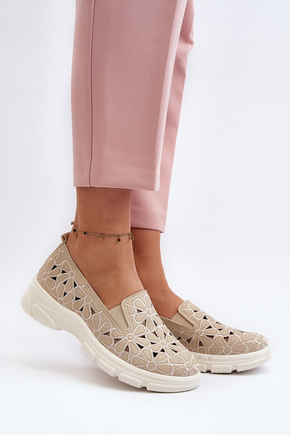  Low Shoes model 193135 Step in style 