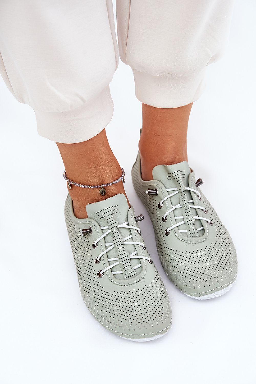  Low Shoes model 212560 Step in style 